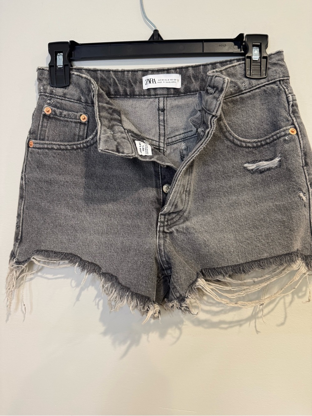 ZARA Women's Gray Distressed Fringe Hem Denim Shorts Summer Festival Y2K Size 0